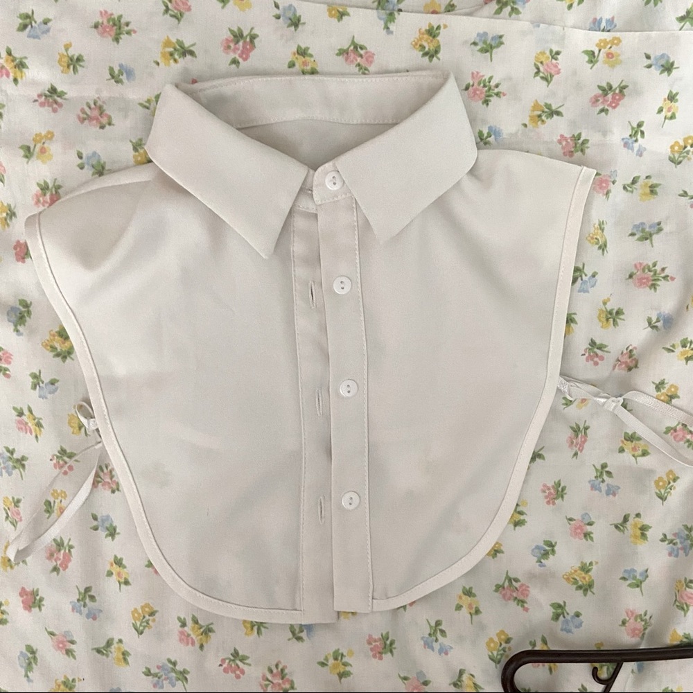 Undershirt collar